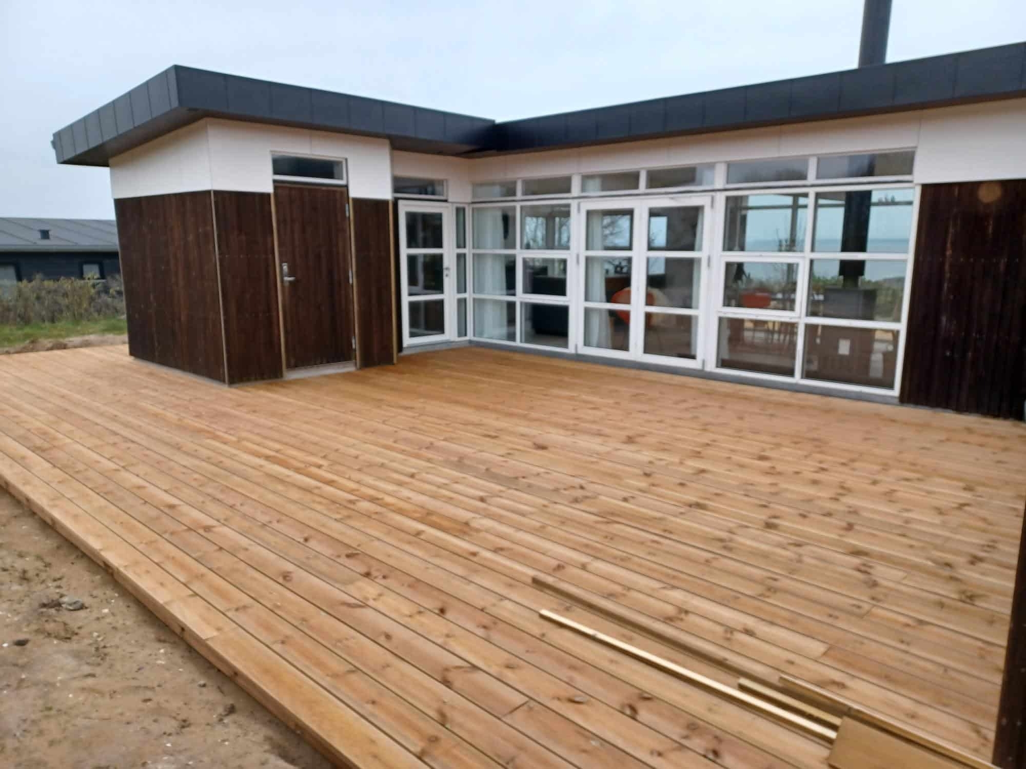 nyt tag terrasse hus udenfor